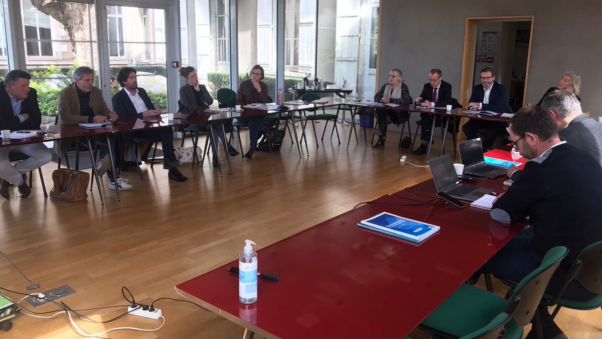 EmmanuelCapus's tweet photo. Merci à Matthieu Billiard pour ce temps d’échanges avec la @CCI49 et les parlementaires de #MaineEtLoire : contexte et #enjeux en matière #économique pour le @Maine_et_Loire & présentation du #plan stratégique de la #mandature #CCI49 https://t.co/i4ASos1AHk