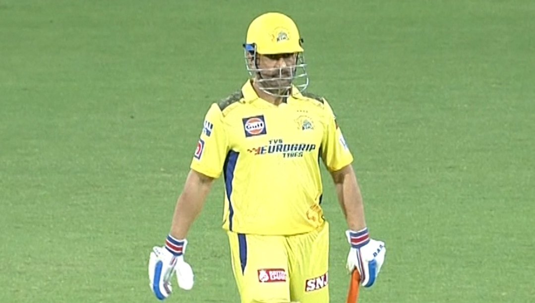 CricCrazyJohns's tweet photo. MS Dhoni has 49 fours &amp; 55 sixes from just 277 balls in 20th over in IPL. 

The GOAT finisher. https://t.co/Q4Etk39aM1