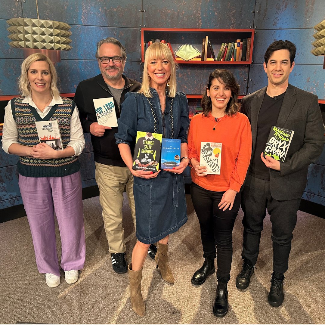 I had a wonderful time discussing some incredible books including one of my favourites, Born to Run by @ChrisMcDougall with @sarajcox on #BetweenTheCovers. The full episode airs tonight at 7pm on @BBCTwo! 📚