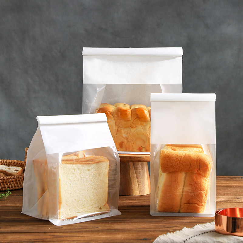 Sturdy and #sturdy, #waterproof and oil-proof #bread #bag, also, the design of the transparent window on the front can fully display your food. And It's perfect if you stick to your #brand #label.
😃
#PackagingSolution #customize #FoodPackaging #bakery #CakeShop