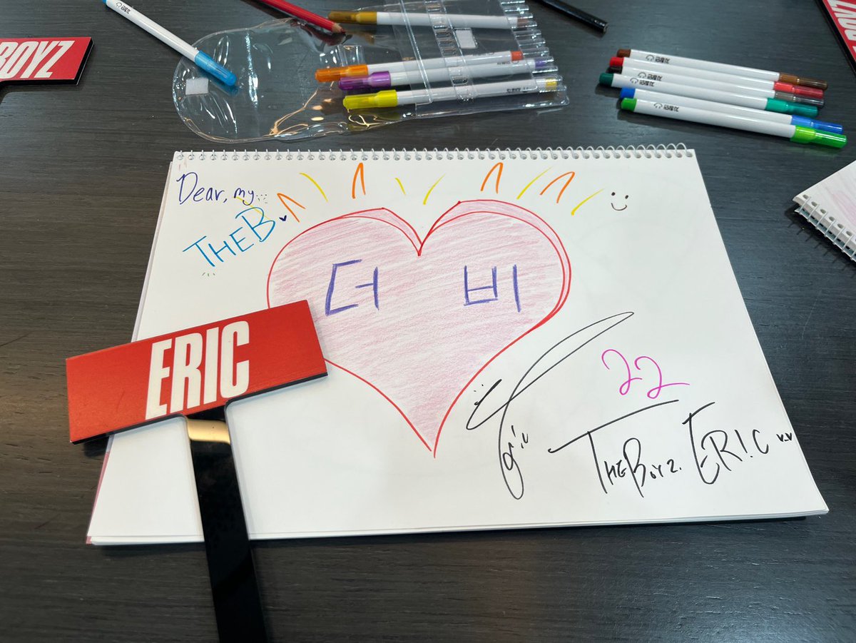 woosanric's tweet photo. @IST_THEBOYZ #HAPPYTHEBDAY #우리더비_다섯살_축하해 

에릭이 그린 그림은 우리에게 큰 하트가 너무 귀엽고 불이 나요! 정말 많은 사랑 에릭이 그것으로 우리를 때렸어 하하❤️❤️ https://t.co/XWIyLOFqBN