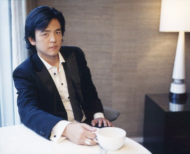 the_daily_cho's tweet photo. John Cho doesn't do Mondays.

#johncho #thedailycho #starringjohncho #ihatemondays #butfirstcoffee #iamsmiling https://t.co/nu8BwAzaVs