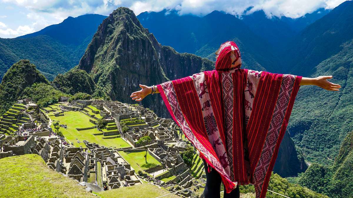 RondreisPeru's tweet photo. Ontdek de verborgen schatten van Peru met onze 19-daagse rondreis door Peru! Tijdens deze rondreis ga je via de kustlijn naar het zuiden. 

https://t.co/vANc4PySdG

#RondreisPeru #Paracas #Ica #Huacachina #Nascalijnen #Arequipa #Cusco #ColcaCanyon #MachuPicchu https://t.co/mvcwh9pIXs