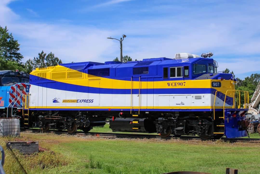 not_taylorx's tweet image. Our "new" eBay sourced #westcoastexpress locomotive looking sleek asf. Can anyone identify what type it is?