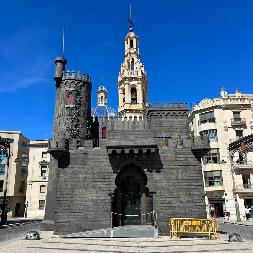 AjuntamentAlcoi's tweet photo. 🕌 Demà comencen les visites al castell de Festes. L'any vinent es complirà 10 anys des de la primera vegada que es va fer visitable el Castell.

ℹ Més informació: https://t.co/pDAyY4wpH9

#Alcoi #ViuAlcoi #MiCAlcoi2023 https://t.co/zrq1GmWHYI