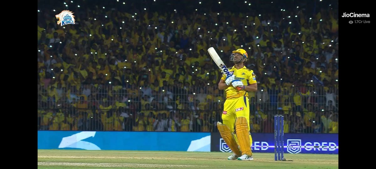 Memesclass1's tweet photo. That's it that's the frame #csk #dhoni #ChennaiSuperKings https://t.co/qYMNPns30F