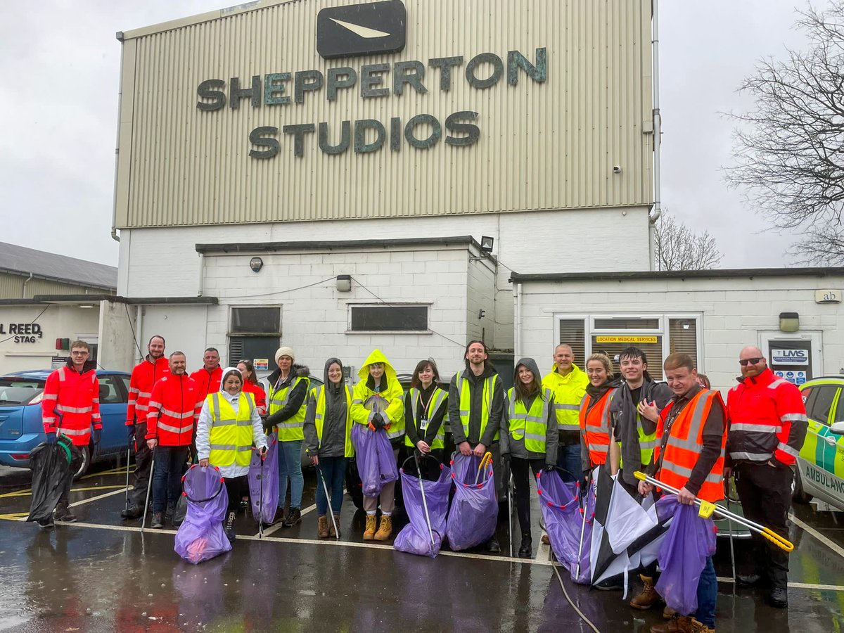PinewoodStudios's tweet image. As part of the #GreatBritishSpringClean, on Friday 31 March, Pinewood Group staff volunteers assembled to litter pick around both of our UK Studios - Pinewood and Shepperton where we joined up with volunteers from @Laing_ORourke. Thank you to all involved.