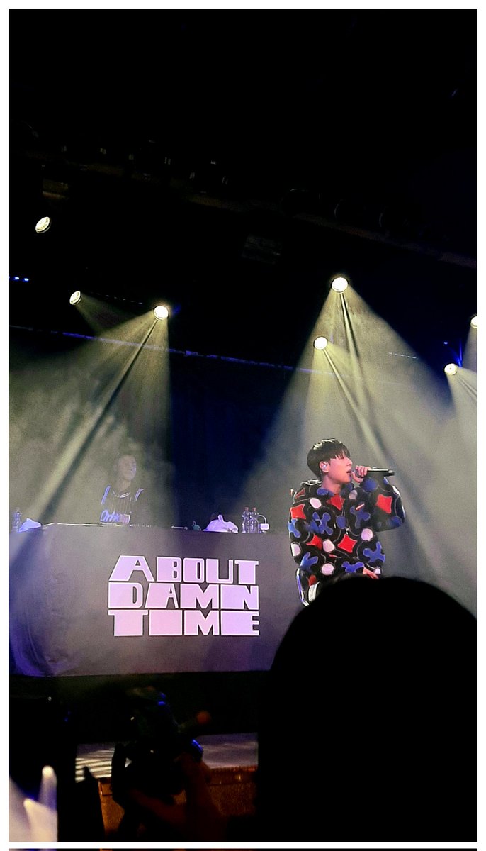 minmin_draws's tweet photo. He's a star T^T 
#pH1TOUR #ph1 #ABOUTDAMNTIMETOUR https://t.co/ZcFQtNdeA5