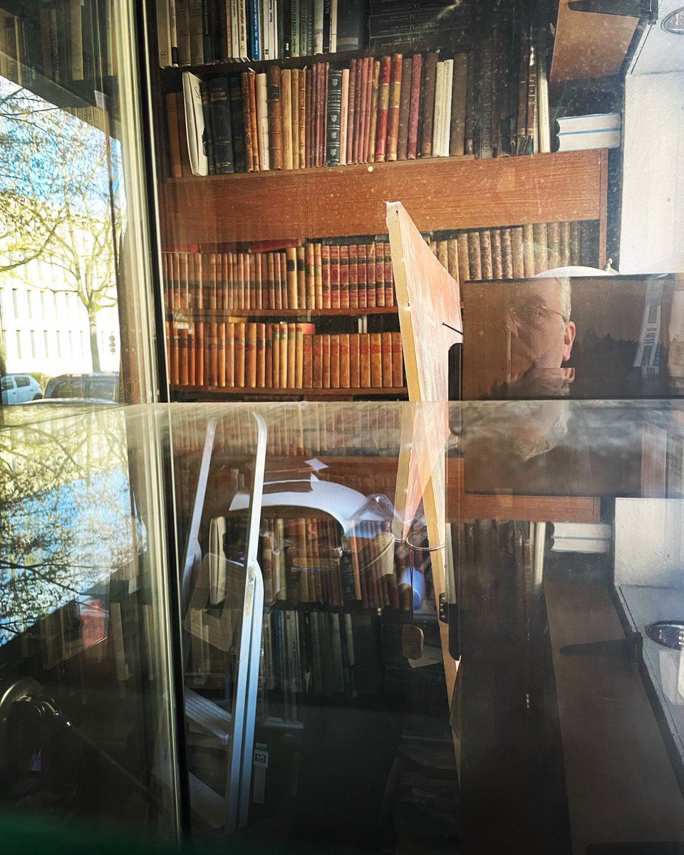 Was ist hier denn schon wieder los? 

#antiquariat #staub #antiquariatsolder #wilsberg