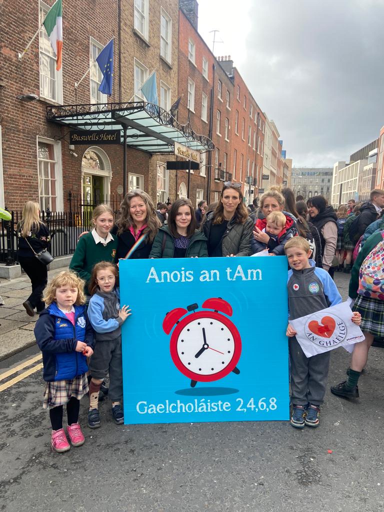 Gaeilge4All's tweet photo. GRMA le feachtas @Gaelcholaiste2 a bhí ag tacú le léirsiú Gaeilge4All 📷

Tá tuismitheoirí ag éileamh rogha Gaelscolaíochta ina gceantair féin. Anois an t-am!

⏰ @NormaFoleyTD1 @fiannafailparty @Education_Ire ➡️ #Gaeilge4All ANOIS! https://t.co/IgRvGSVpMf