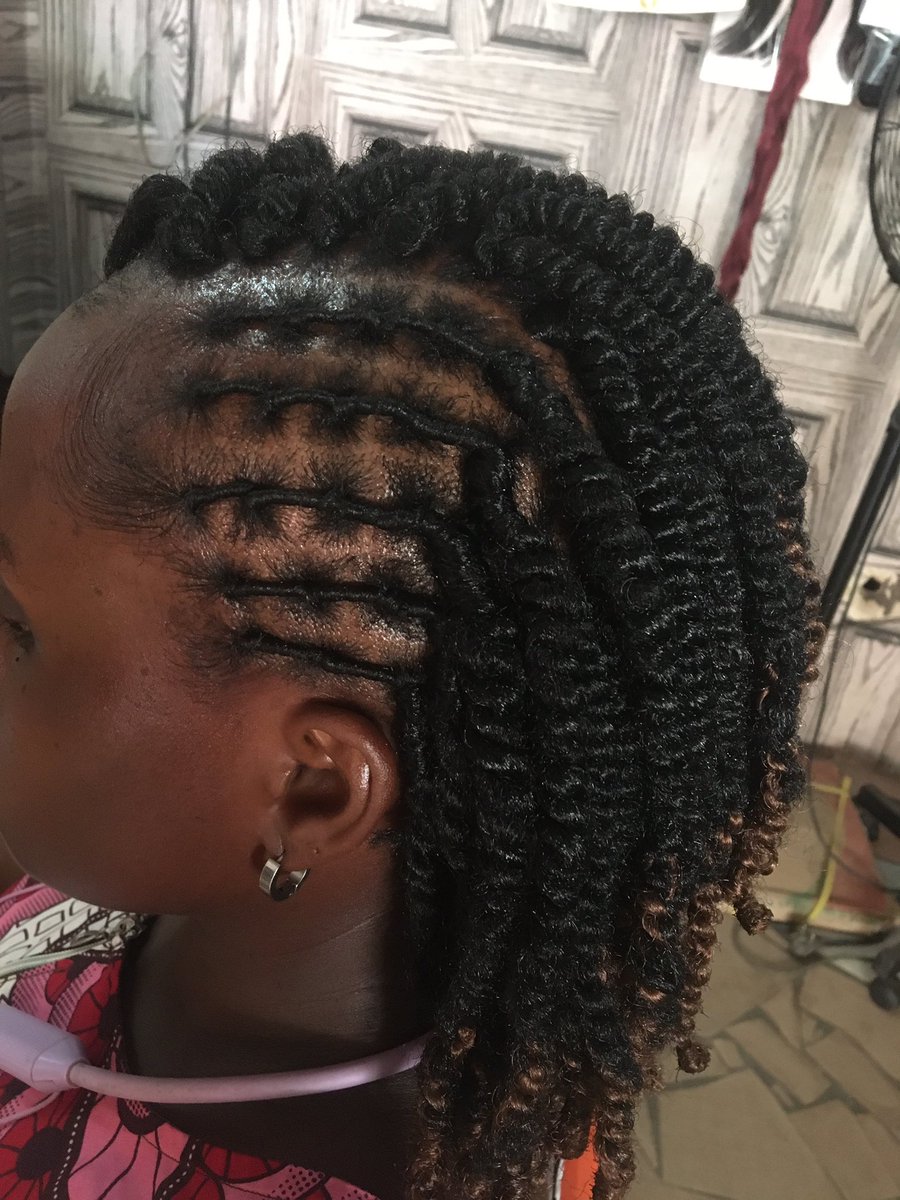 Stylewithmiraa's tweet photo. @UnclebeeOla Good evening beautiful people.
I specialize in box braids, knotless braids, crochet and natural hair styles.
I am located in Ibadan and my services are mobile. 
 To book an appointment please send a dm or click on the link in my bio🙏
Please Patronize and help retweet🙏
😊 https://t.co/VGc0GeOk4w