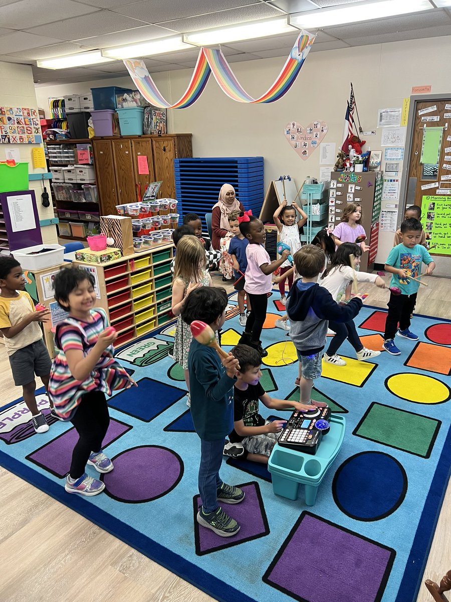 Today we celebrated Music Monday for NAEYC’s Week of the Young Child. They brought musical instruments and we created a class band. They had a fun jam session, and we even had a little DJ! 🎶🎤🎸🥁 #RISDprekWOYC #WOYC23 #RISDprek @DmeElemRisd