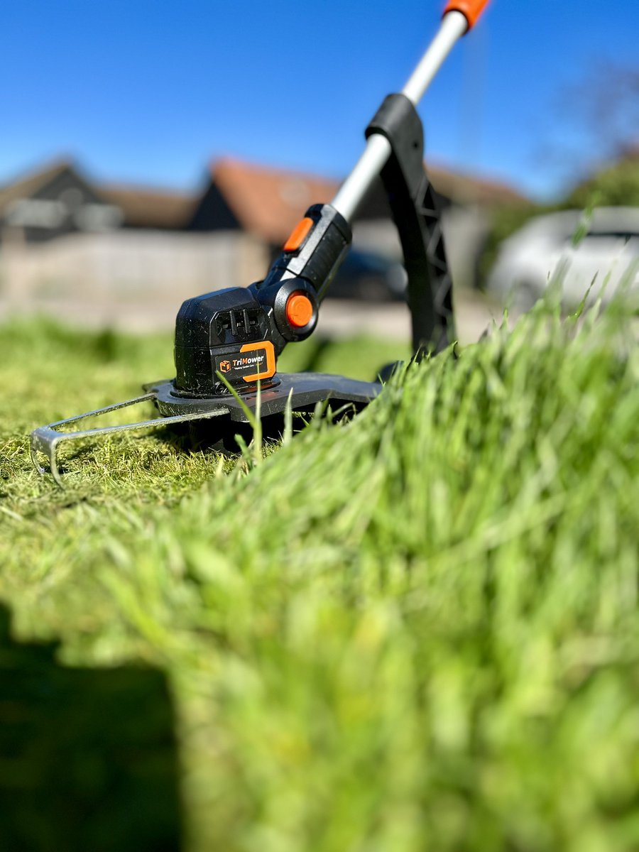 TriMowerUK's tweet photo. Great day of filming with the TriMower Gang today !
Suns out Mowers out ☀️
#trimower
#guardglider
#niceedges
#lawncare
#lawnmower
#strimmer
#trimmer
#edgetrimmer
#sbs
#supportsmallbusiness
Videos coming soon on our YouTube channel.
Come take a look 👀 and subscribe now https://t.co/3eekdp08hM