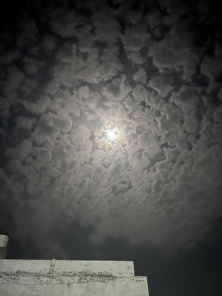 iamgurparvesh66's tweet photo. RightNow Village #Sivia of #Kotkapura #Punjab
#MoonView #Rainy #Cloudy https://t.co/RFfjuxYSJV
