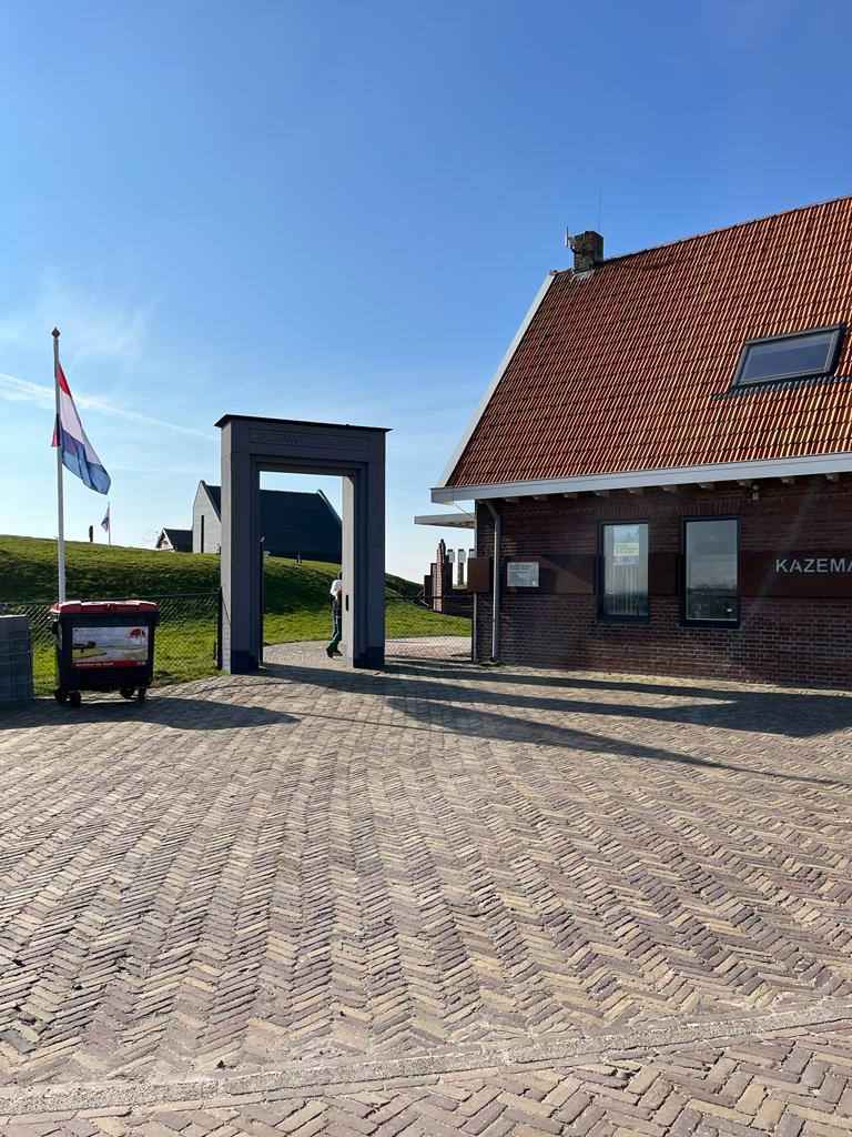 deafsluitdijk's tweet photo. Tijdens de museumweek zetten we graag de musea op en rondom de #Afsluitdijk in de schijnwerpers! Bezoek deze week @AWC_Nederland, Kazemattenmuseum @kornwerderzand en @zuiderzeemuseum; ze zijn de gehele week geopend!

#nationalemuseumweek #uittip #kornwerderzand #enkhuizen https://t.co/BfOXbSK0Ts