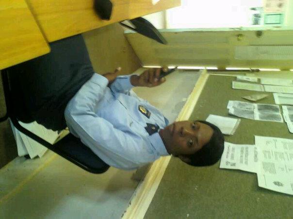 Police glow vs Porn glow... https://t.co/6lAyflmRS9