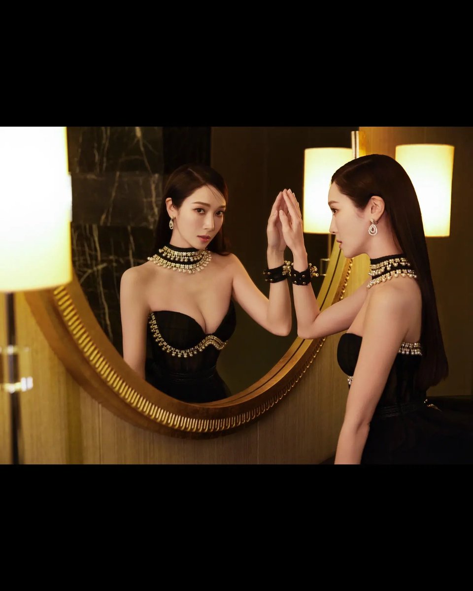 [Xiaohongshu] 230403 Jessica Jung update (1/3)

Sy__Jessica: 🪞👑💎✨ 黑色梦境🖤💭

🔸 United States

Ninja J went to US already 😂

#JessicaJung