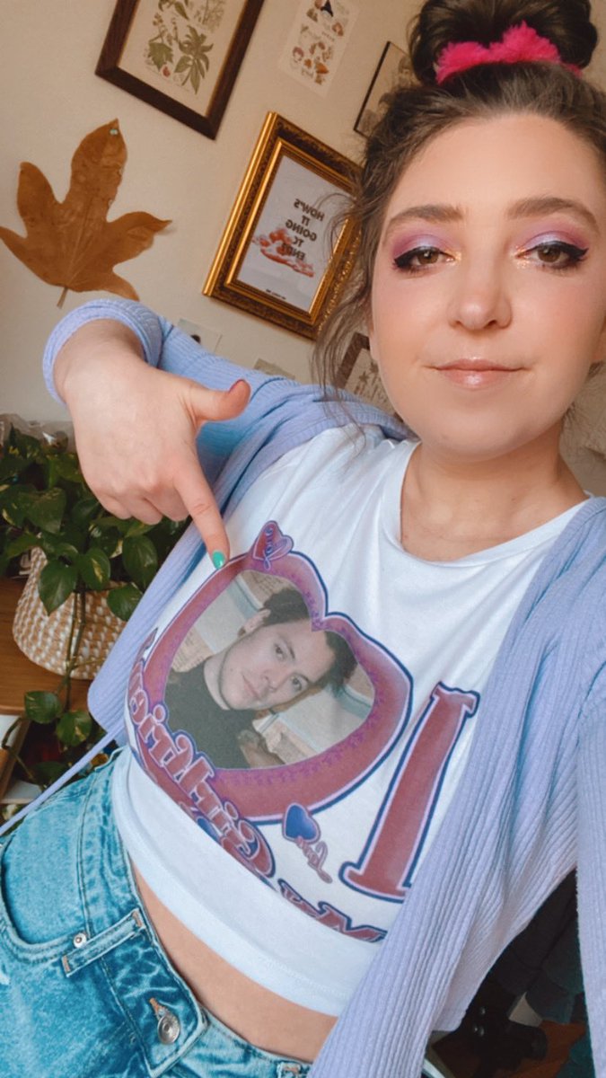 outtamblues's tweet photo. me n the harries 🍒🍉🥝🍇🍓 ft i heart my gf shirt by @cinemakisses 

[ #ARSD #ARSDSelcaDay #ARMYSelcaDay #harmy ] https://t.co/t10VbsiZ4C