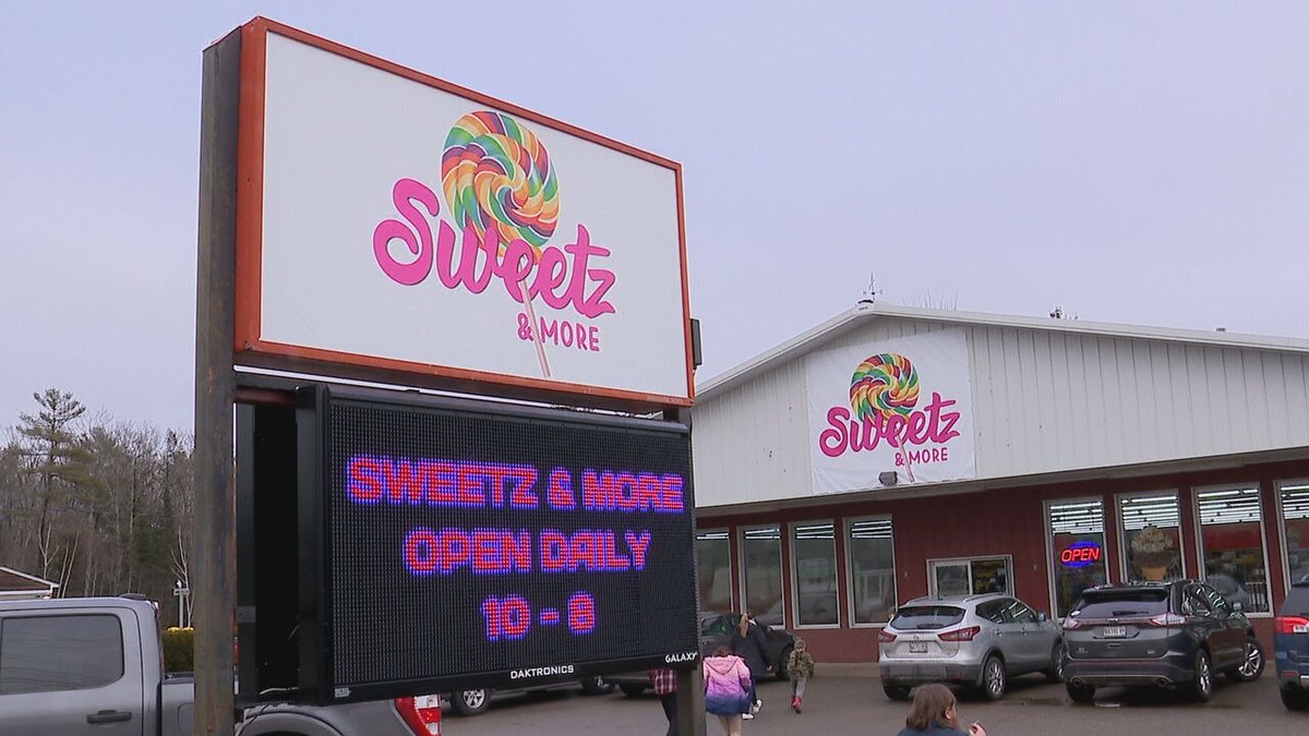 WPFO FOX23 on Twitter "RT WGME ICYMI The largest candy shop in New