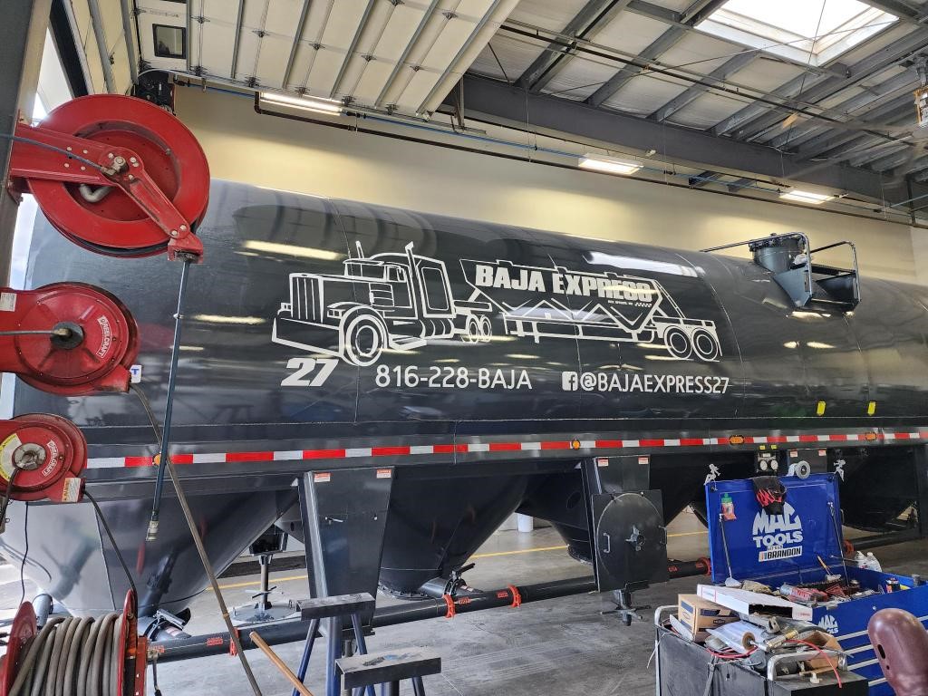 SpeedproShawnee's tweet photo. Finished up a vehicle wrap and decal installation this past week.  #FullVehicleWrap #VehicleDecals #LargeFormatPrinting #MobileAdvertising #BestROI #MobileBillboard https://t.co/j2yKy0cRcL