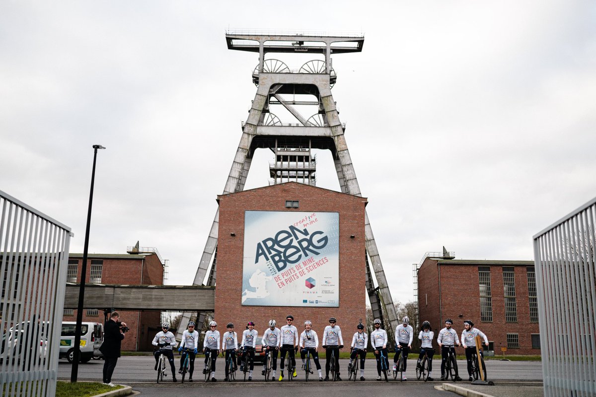 justin_nadot's tweet photo. [THREAD] Comment le tweet d’un mec en galère avec les filles, provoque la création d’une équipe pour la cyclosportive de Paris-Roubaix un an plus tard ?

Et bien c’est l’histoire que je vais vous raconter aujourd’hui

Une histoire qui a pu voir le jour grâce à la @PorteduHainaut https://t.co/Qttor1gYHw