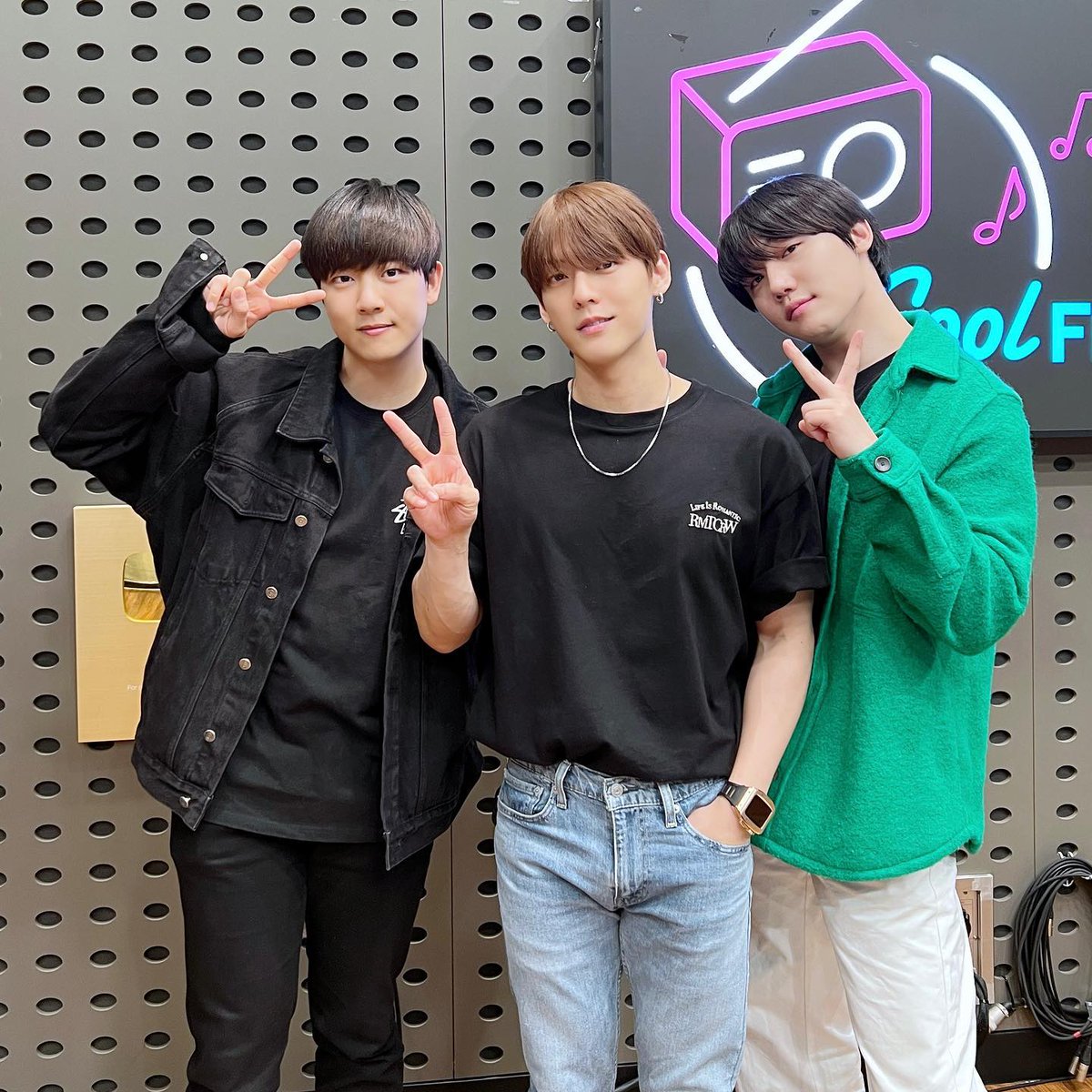 3323zip's tweet photo. 230403 비투비의 키스 더 라디오📸
#골든차일드 #장준 #지범 https://t.co/AMhx0PuQ0q