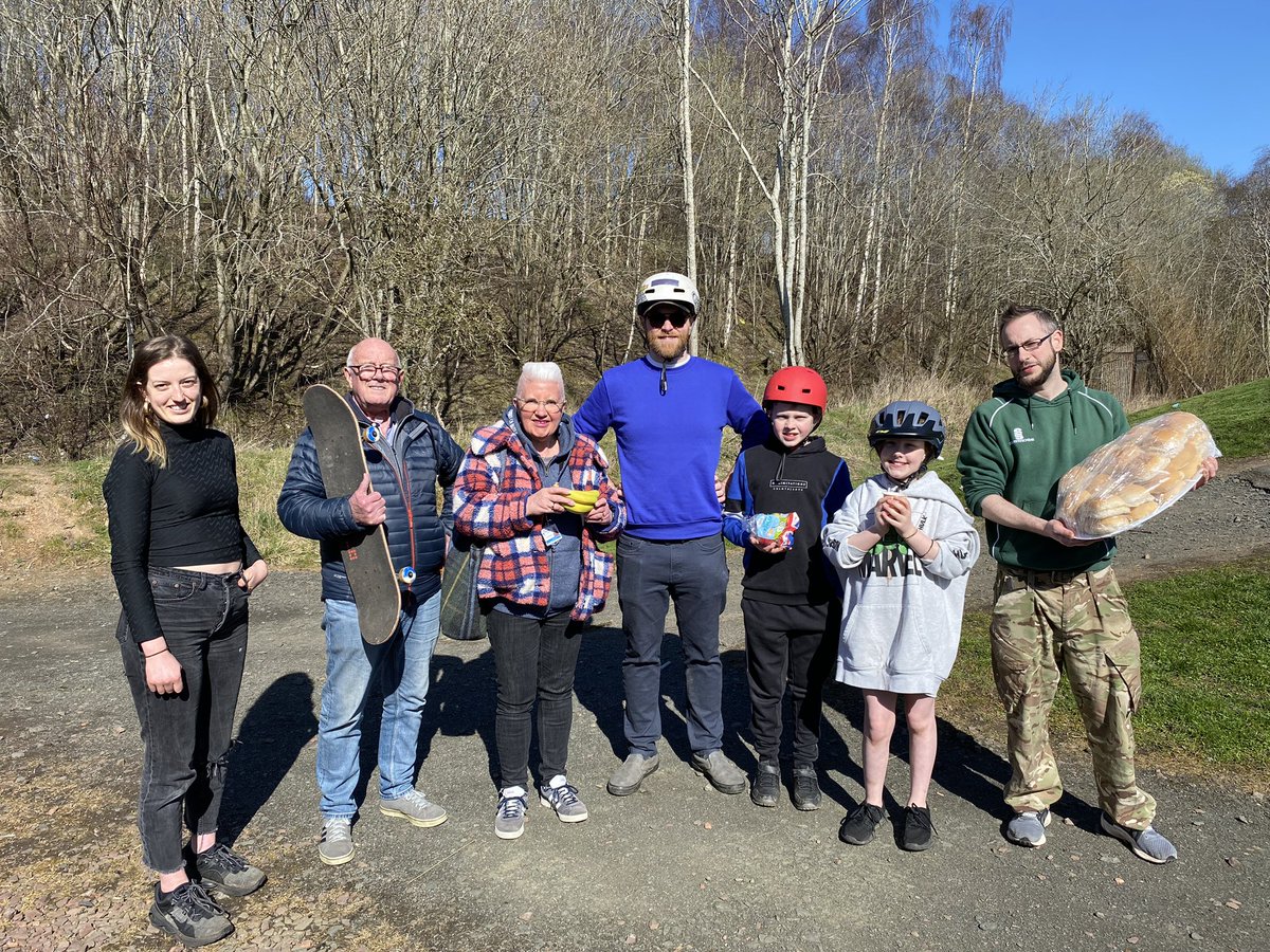 CllrAMagowan's tweet photo. Enjoyed a very enthusiastic session of energetic cycling,skateboarding,
scootering in brilliant sunshine under the auspices of Dan Scott of Socialtrack and his coaches. Great to see children away from their devices and improving their physical and mental health and well-being. https://t.co/JseAYbRPtQ