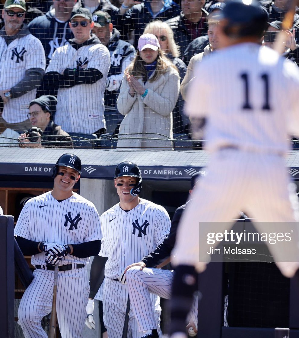 ElliotZakay's tweet photo. Just want someone to look at me the way Rizzo looks at Volpe https://t.co/Glynn1nXS7