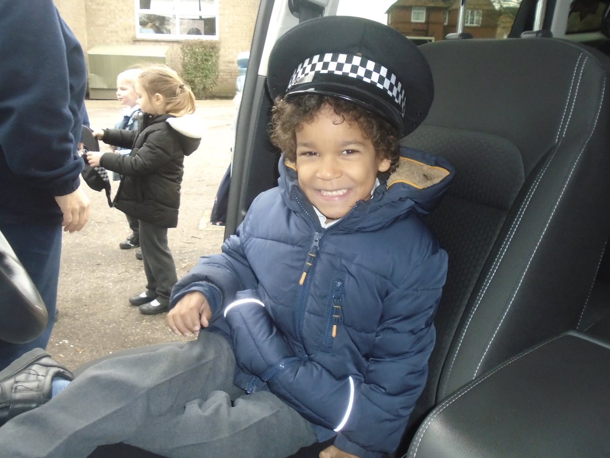 A huge thanks to PC Brand who came into the school to visit the children last week. He gave a talk and a tour of the police car. As you can see, the children thoroughly enjoyed it and we think there are some potential new recruits!

@KingsLynnPolice <a href="/beckywalker306/">Becky Theobald</a> <a href="/WNAT_Home/">West Norfolk Academies Trust</a>