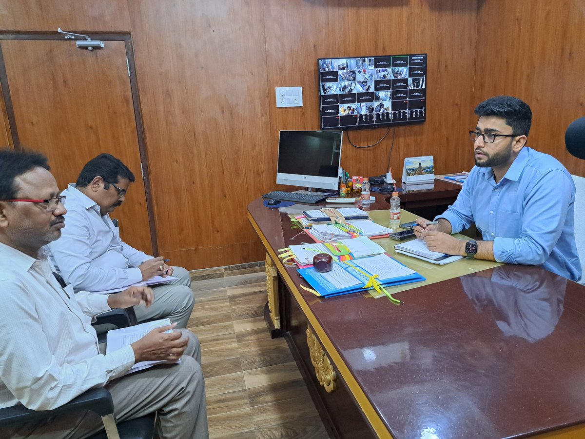 AC (LB) sir visited Dundigal Municipality & Nizampet Corporation, took a review on sanitation, budget, green budget & harithaharam action plan. reviewed the on going work statuses of FSTP, Bio-Mining, IVNMC, VKD & BPPV instructed MC's to speedup @Collector_MDL @AmoyKumarIAS