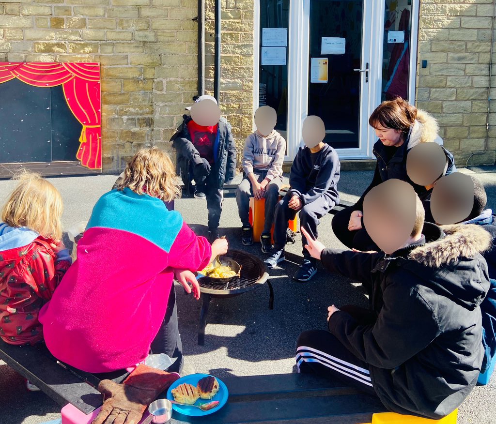 CalderSquash's tweet photo. Campfire fun today at #tryhigh with the Respectful Educator.
The kids made wild garlic butter, got to grips with a flint & steel and cooked foraged dandilion drop scones! I mean what else is there to do on a glorious spring day in Halifax! ๐ผ
@InvictusWbeing
@CommunityPCIC https://t.co/Bo4KELO0TD