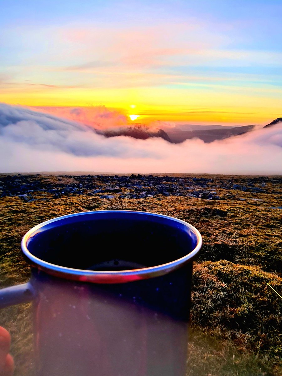 teacherofrebels's tweet photo. Sunrise. Coffee never tasted better! #outdoors https://t.co/qLQRQn0VQB