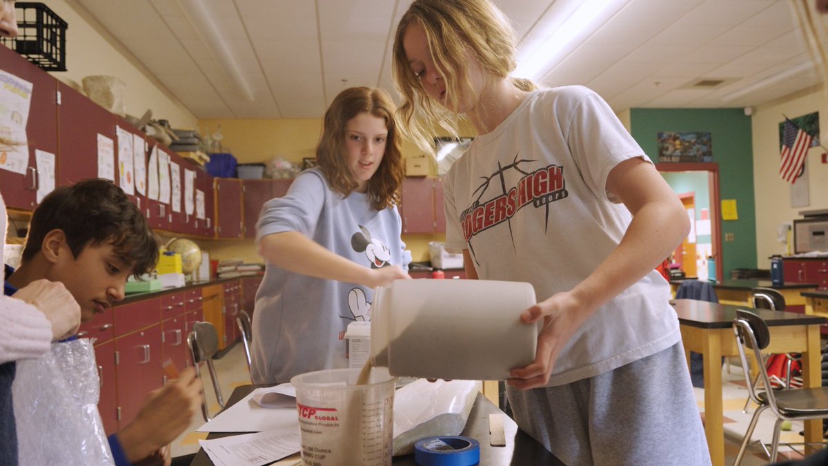 URIGSO's tweet image. ⛵ #MiniboatMonday boat build update! Frank E. Thompson Middle School students have sanded and painted the hull, ballasted and attached the keel, and begun attaching sensors to their #miniboat. Great work by all our crew members! @universityofri #URIGSO | @miniboats
