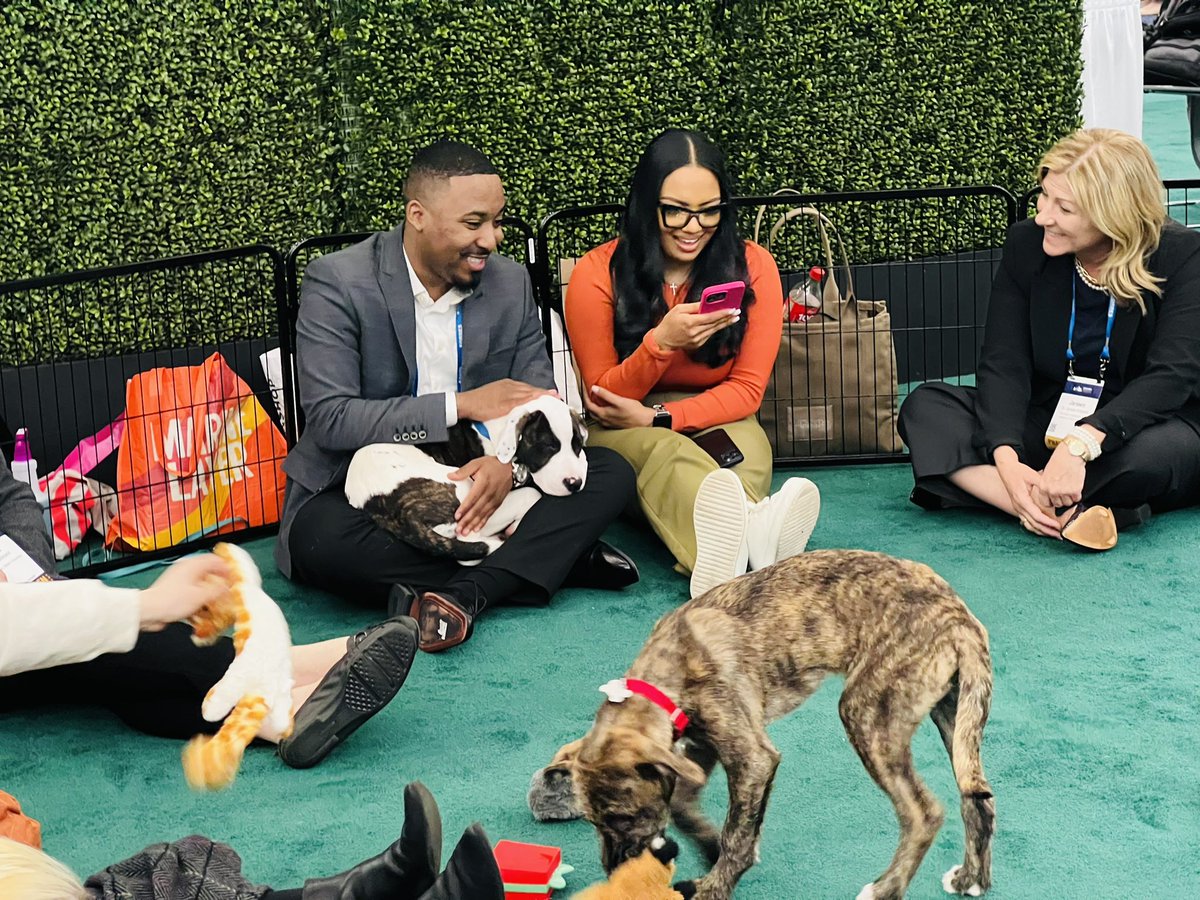 NASPAtweets's tweet photo. Puppies + ice cream in #NASPA23 Exhibit Hall = perfection

Happening now https://t.co/aqTLmHo2er