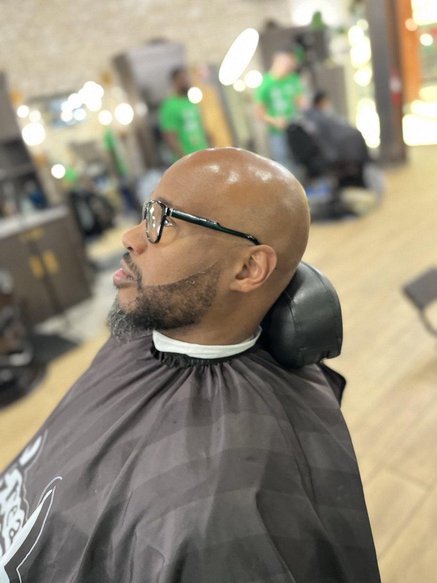 RayRae8283's tweet photo. Finally at 40 my beard is Somewhat comin in, 🙏🏽🙌🏾💯💪🏾💙, #Beard #Barbering #Thankful, #Barberlife #Barberlove #tonsorial https://t.co/8yPzlbyRje