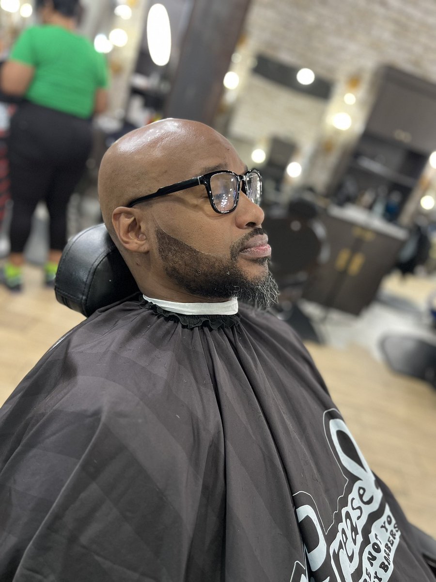 RayRae8283's tweet photo. Finally at 40 my beard is Somewhat comin in, 🙏🏽🙌🏾💯💪🏾💙, #Beard #Barbering #Thankful, #Barberlife #Barberlove #tonsorial https://t.co/8yPzlbyRje