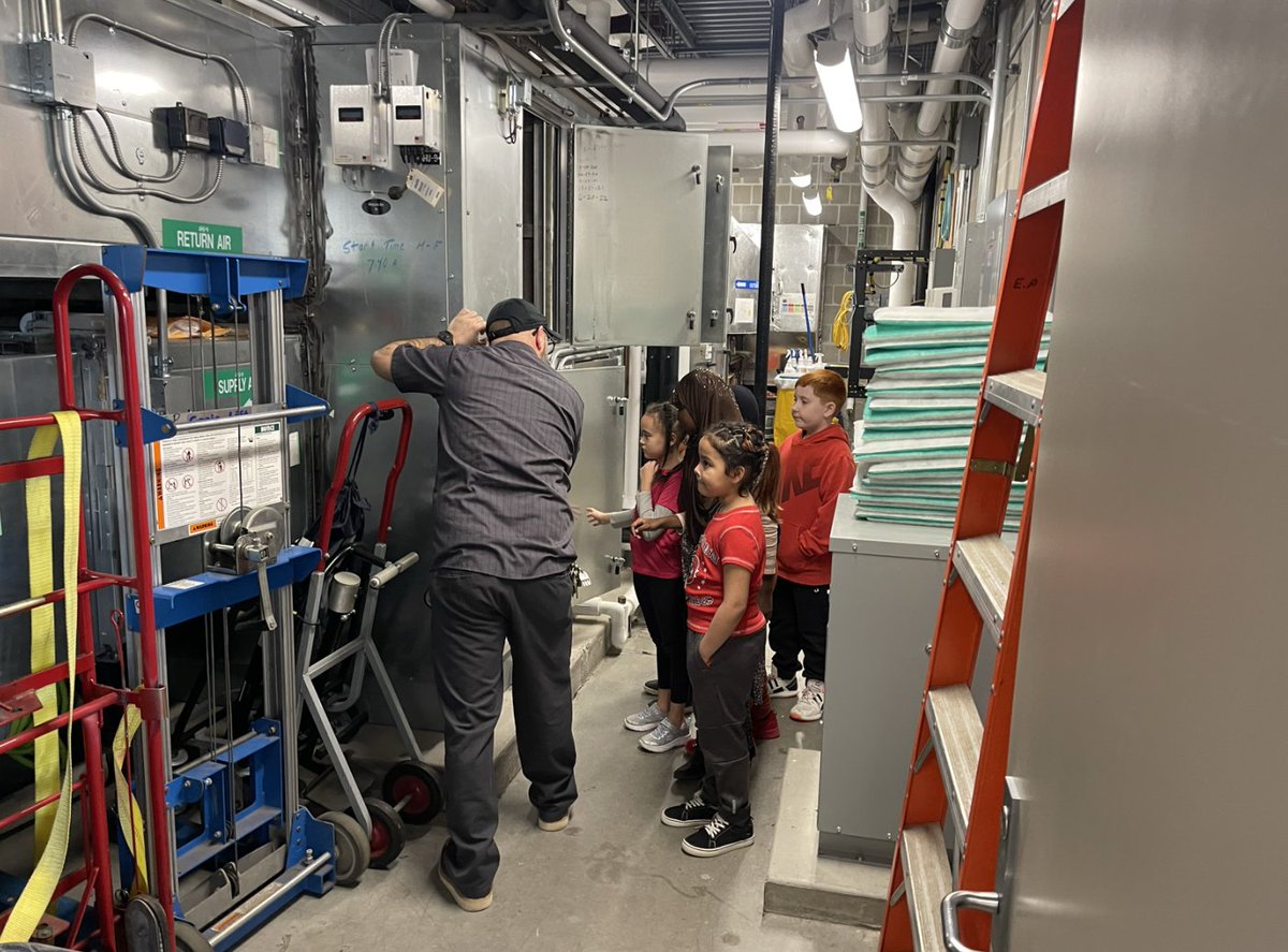 EPPenguins's tweet photo. Thank you to our very own mechanical engineer, Mr. Bent, for teaching second grade students about the machines that keep our school running! https://t.co/MPEdoPJfYL