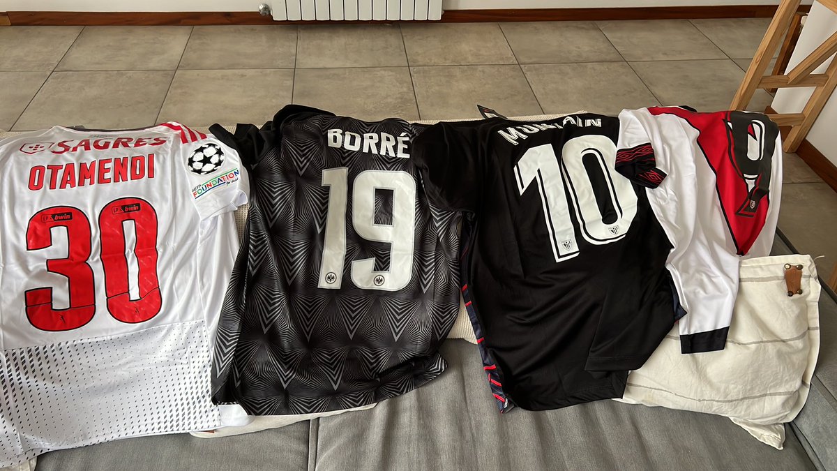jpbusti's tweet photo. @GorrasCavs bombas 💣!!! Todas version Fan Talle L y soy L perfectas! https://t.co/pYrF5hwGT0
