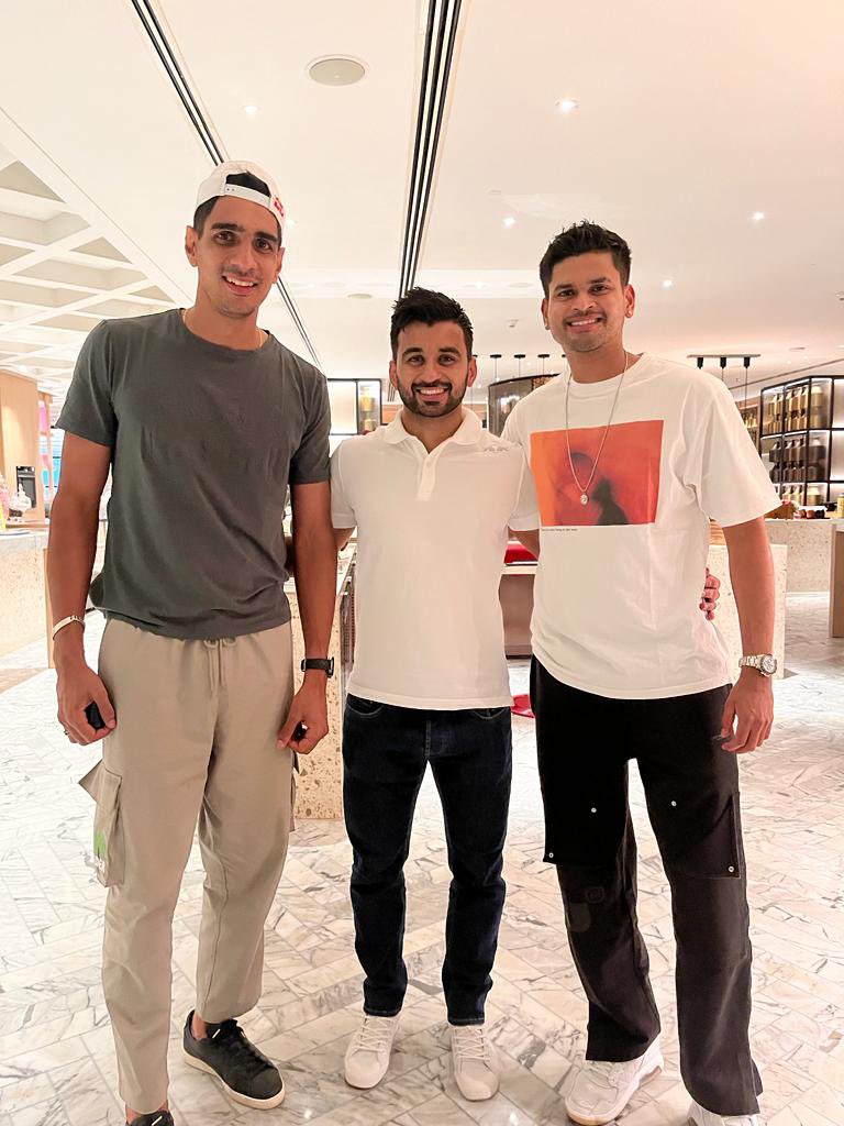 manpreetpawar07's tweet photo. Honoured + great catching up with @GurpreetGK &amp; @ShreyasIyer15 sharing things likes each other sports, fitness regimes and many more! All the credit goes to @redbullindia for making this night happened - many more to come 😎 

#athlete #football #hockey #cricket #givesyouwings https://t.co/rEn7HiHOPb