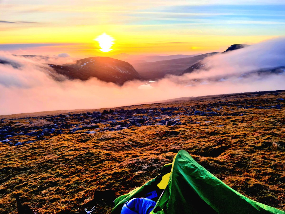 teacherofrebels's tweet photo. Sunrise. Coffee never tasted better! #outdoors https://t.co/qLQRQn0VQB