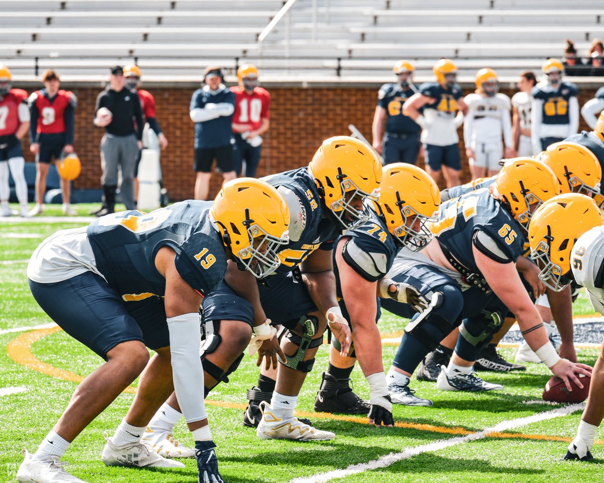 EmoryHenry_FB's tweet image. The guys got after it this weekend, continuing to stack days down here in Southwest Virginia‼️
#BlueCollarGoldStandard
#LightShow #HardHatDefense