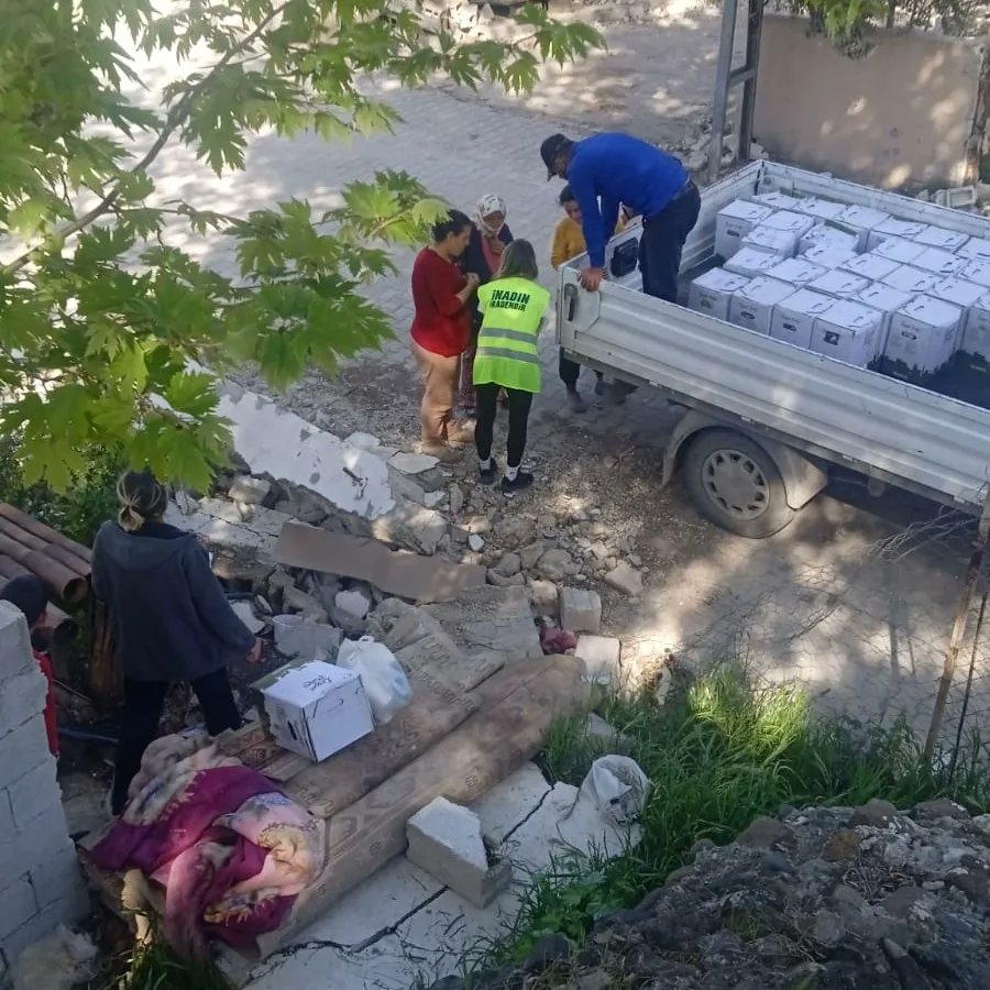 tip_hatay's tweet photo. Halkımızın dayanışması sayesinde Afet Koordinasyon Merkezimize ulaşan hijyen, erzak ve gıda malzemelerinin dağıtımları sürüyor.
Yurttaşlarımızla dayanışma içinde olmaya var gücümüzle devam ediyoruz
📍Antakya / Günyazı
📍Antakya/ Ekinci
📍Antakya/ Küçükdalyan
📍Antakya/ Güzelburc https://t.co/Amc2floJxy