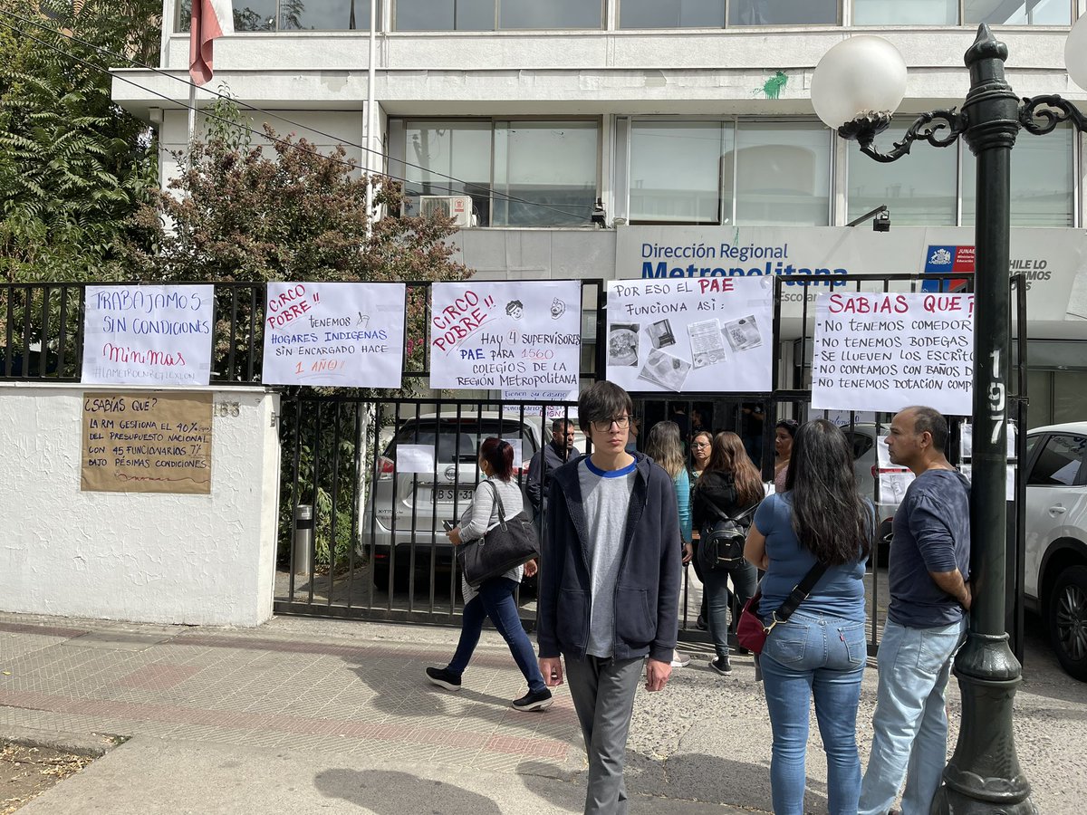 Funcionarios_as's tweet photo. #1AnoDeGobierno y así estamos en JUNAEB DRM https://t.co/NtElCMGOuf