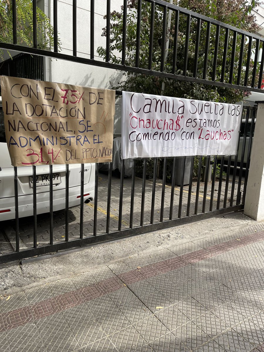 Funcionarios_as's tweet photo. #1AnoDeGobierno y así estamos en JUNAEB DRM https://t.co/NtElCMGOuf