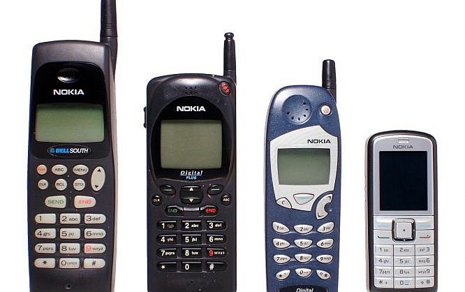 fayaz_king's tweet image. I was 8 years old in 1973 when the first mobile phone call was made. Today there are over 8.1 billion users. Here’s to connecting everyone #LNOB Mobile tech continues to evolve, let’s connect the world #P2C . If you owned one of these RT! Pic credit anoup.com
