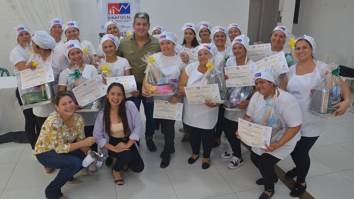 Sinafocal's tweet photo. Se trata de 47 nuevas profesionales en el área gastronómica, de las cuales 25 beneficiarias se formaron en la Elaboración y Comercialización de Alimentos y otras 22 participantes se instruyeron en el ramo de Panadería y Confitería.

🌐 Más detalles: https://t.co/WZnqHiNmnF https://t.co/qRtlfd8ISD