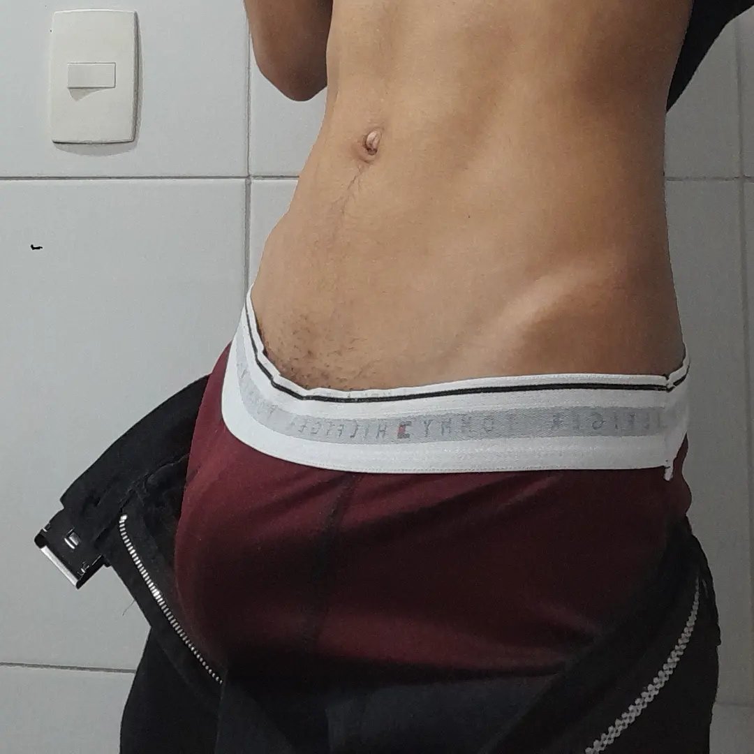 Novin_21cm's tweet photo. Fotinhas que eu tirei no banheiro 
Curti e da Rt 🔄 que eu posto mais rs
#NOVINHO
#PINTOAWARDS
#broderagem https://t.co/U3cLwQ9jPC