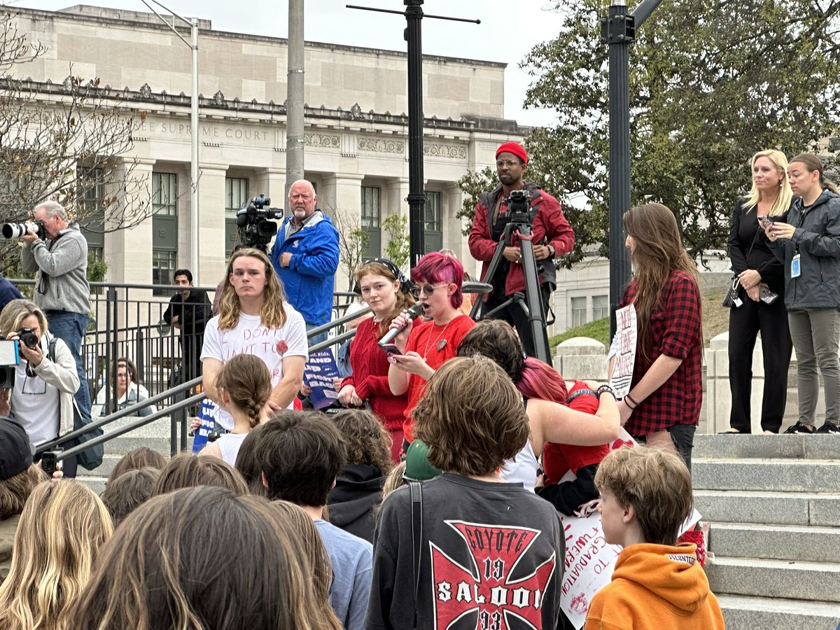 KGreenMD's tweet photo. Happening in Nashville at the Capitol right now. Student led protest. Thank you @AMarch4OurLives for organizing. Crowd looks as big if not bigger than Thursday’s rally. Keep on fighting!!!

#EndGunViolenceNow #GunReformNow https://t.co/ptfK8arBfa