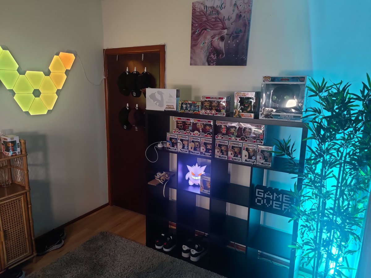 Now that I have a car again, I finally went back to IKEA to get the rest of my shelves and what not and the room is nearly complete. Just to decide on what decorations to put on display...