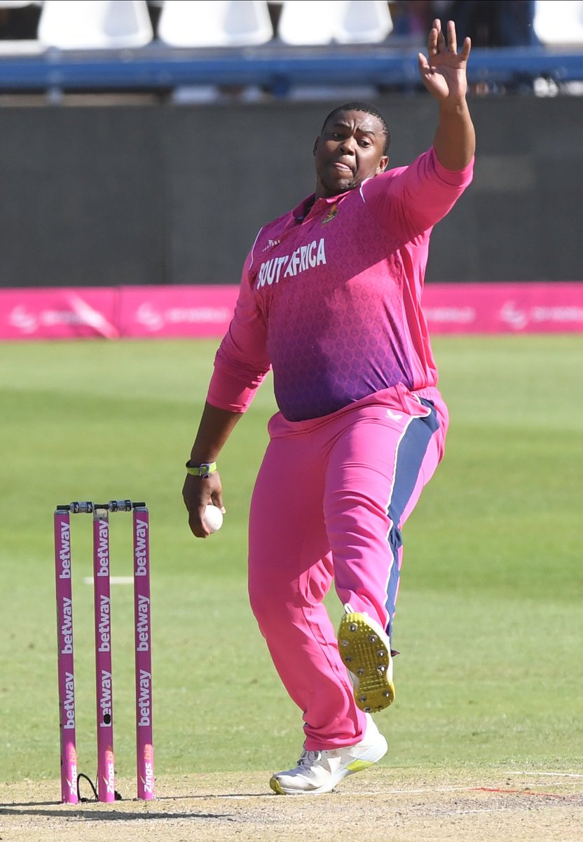 WanderersZA's tweet photo. 💕 Marvellous Magala! 5/43 

5-star ⭐️ performance by Sisanda at DP World Wanderers. 

#PledgePink #BePartOfIt
#PitchUpInPink #WhereJoziMeets https://t.co/pru2goV7c7